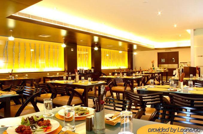Octave Hotel - Double Road Bangalore Restoran foto